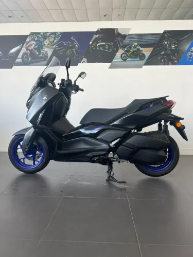 XMAX 300