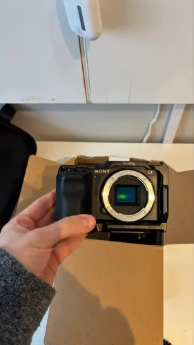 Sony ZV-E10 + 2 Lentes + Acessórios - Kit Completo