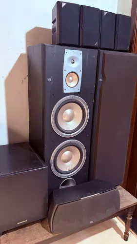 Jogo de caixas de alta qualidade para Home Theater!