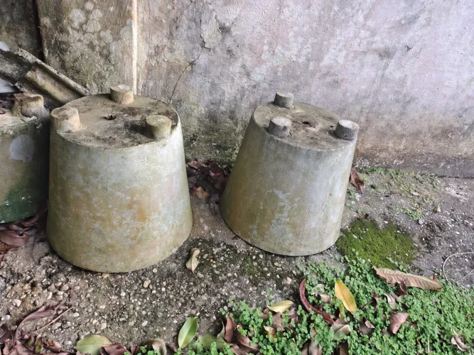 Vasos grandes de cimento 