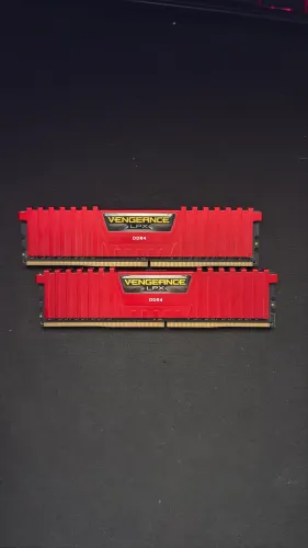 Memoria Corsair Vengeance LPX 8GB (2x4) DDR4 2666MHz Vermelha