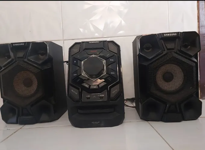 Vendo som samsung mp3, USB, CD, único dono