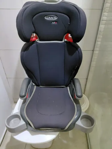 Vendo cadeirinha de assento para criança ate 5 anos