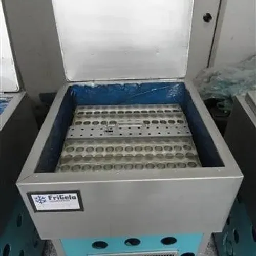 vende-se Máquina de fabricação de picolé e acessórios.?