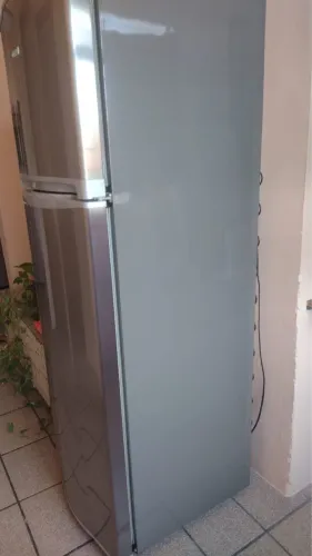 GELADEIRA COM DEFEITO