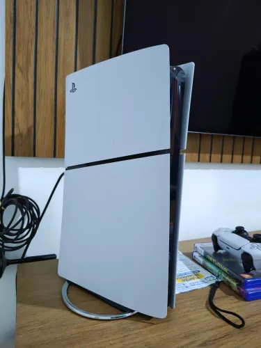 Ps5 slim 1 ano e 11 meses de uso 1 tb