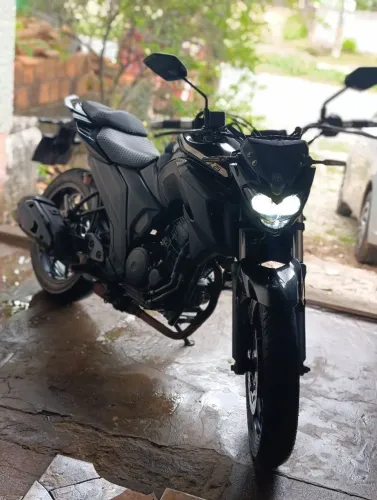 VENDO MOTO FZ25 2019