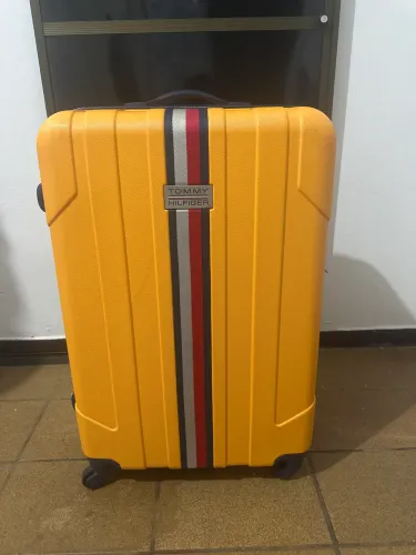 Vendo mala rígida usada Tommy Hilfiger 