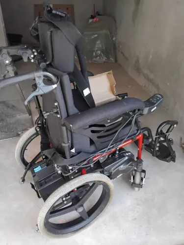 Cadeira de Rodas a bateria freedon pra Tetraplegico.