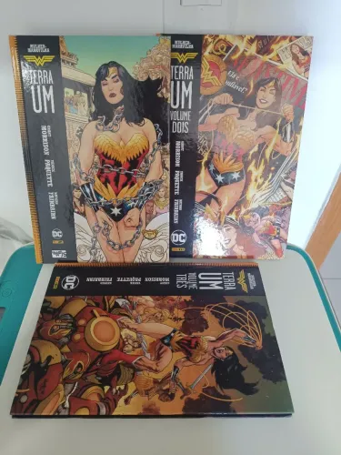 HQ Mulher Maravilha - Terra Um - 3 Volumes
