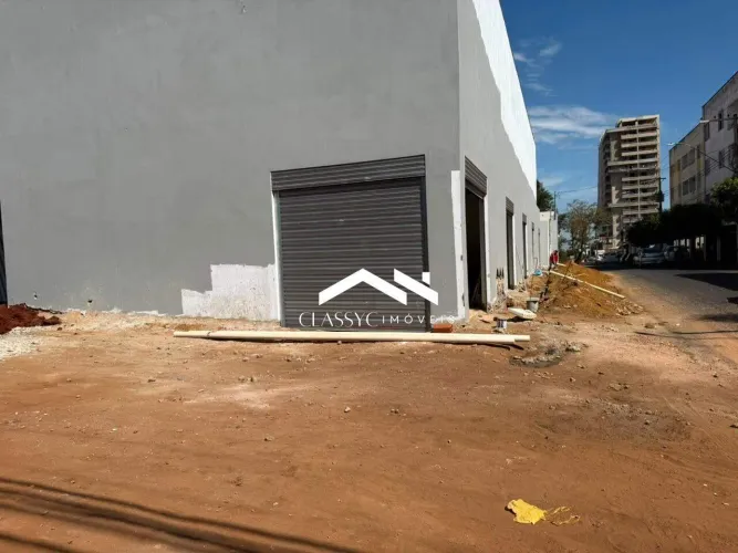 Sala Comercial com 50 m² . imóvel de esquina, no Bairro Martins, Uberlândia.
