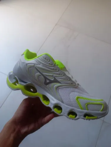 Tênis Mizuno, Nike,