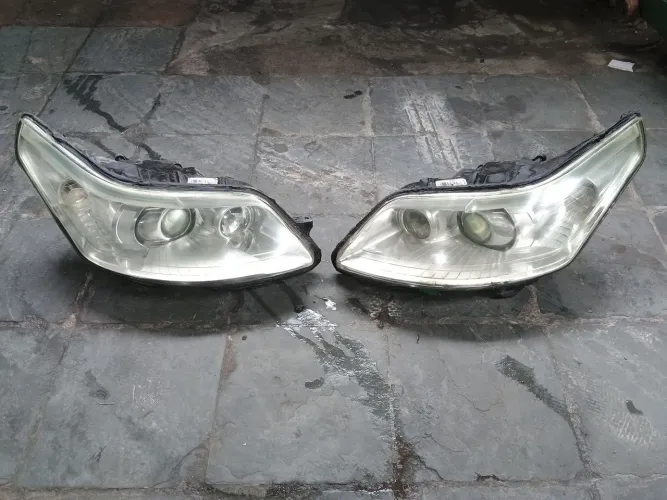 Par de faróis direcionais C4 Pallas/Hatch/vtr