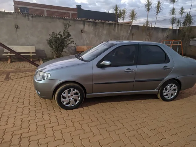 Fiat Siena HLX 1.8 MPI Flex 8V 4P 2007