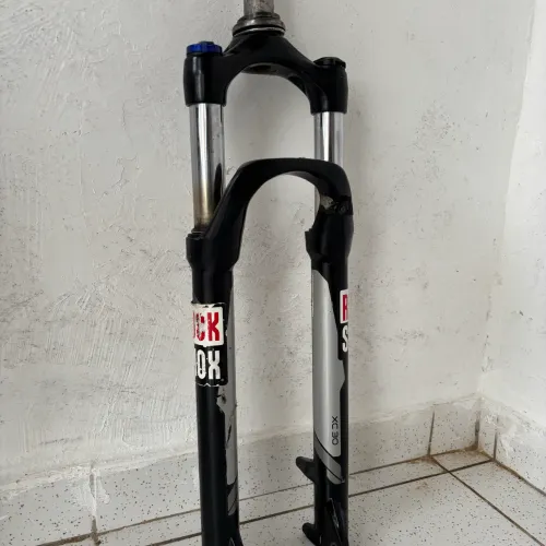Suspensão Rock Shok XC30 com trava