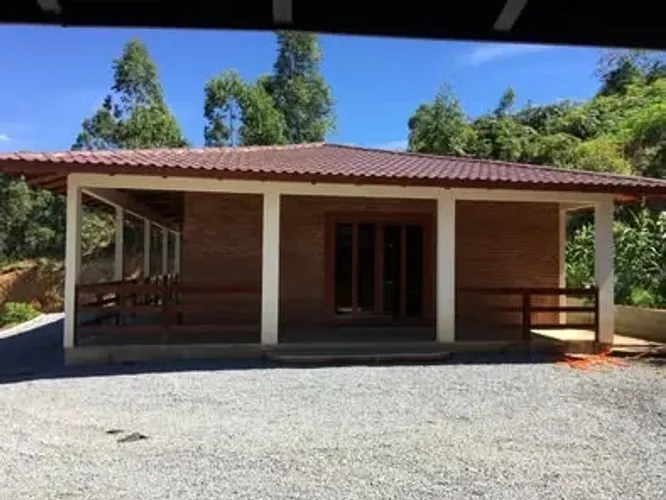 CASA EM ANITAPOLIS (SC)