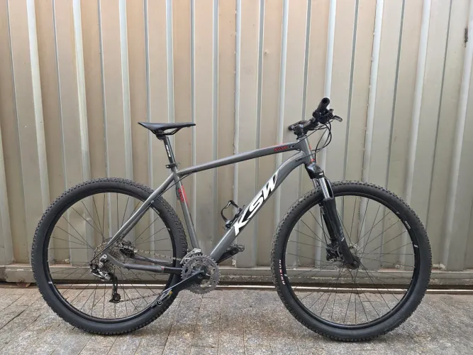 Bicicleta KSW XLT200 - Quadro 21" (XL) - Shimano Acera/Alívio -Freio MT 200