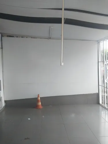 Aluga-se loja comercial  qr 216