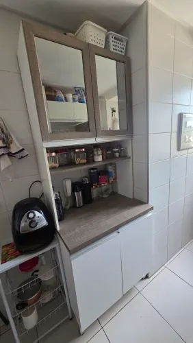 Armário de cozinha de madeira