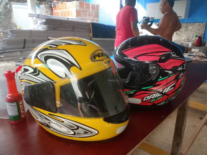 Vendo esses capacetes 0s 2 por 150