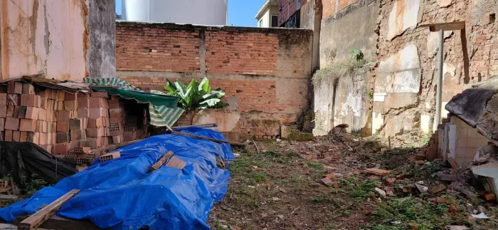Vendo terreno de 9m x 20m no bairro do Engenho Novo.