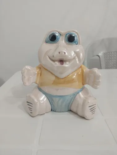 Personagem Dino Baby em cerâmica - Família Dinossauros 
