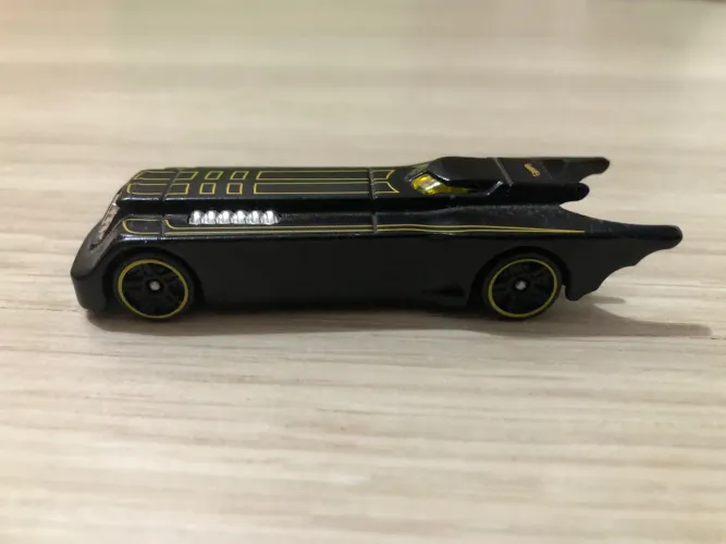Hot wheels batmóvel