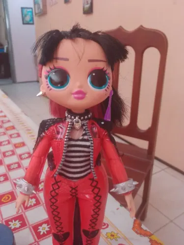 Linda boneca l.o.l 30 cm com todos os acessórios em perfeitas condições r$ 100zap *