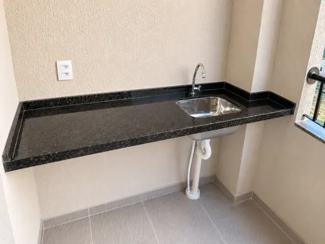 Pia/Bancada de Granito Preto com Cuba Inox e Torneira - 1,65 x 0,55