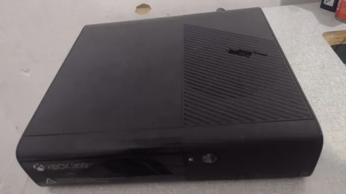 Vendo Xbox 360 Super Slim. Leia com atenção a descrição!