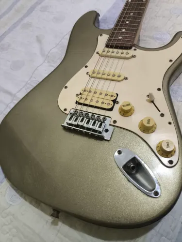 Guitarra Shelter Stratocaster