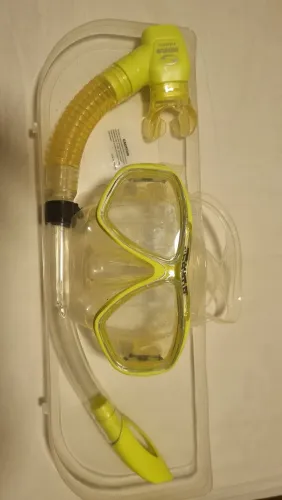 Snorkel adulto para mergulho. Usado só uma vez.