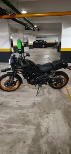 Himalayan 450 zero com apenas 370 km