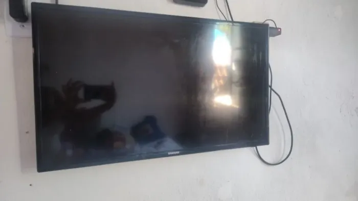 Televisão de 32, preço baixo pra ir rápido tá indo com um Chromecast ainda