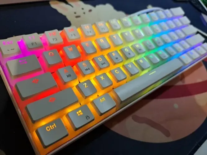 Teclado Mecânico Branco Gamakay MK61 60% RGB Switch Red + Extras