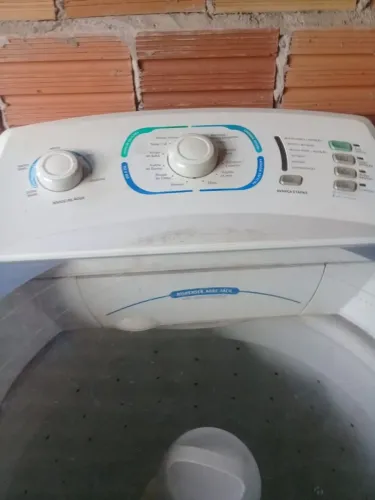 Máquina de lavar roupa Electrolux 10kg funcionando normalmente