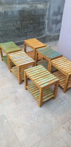 Banco ripado de peroba rosa ou mista.