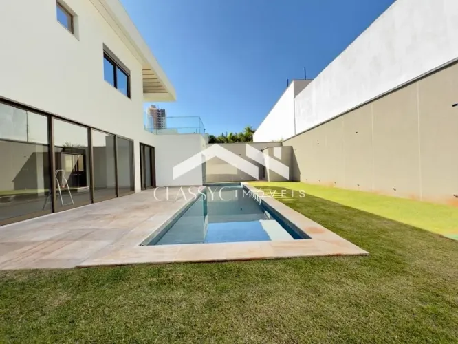 Casa sobrado com suíte máster, piscina e elevador em Uberlândia - Morada da Colina.
