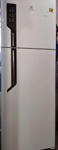 Vendo uma geladeira Eletrolux 480 litros