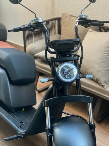 X12 MOTO CHEFE 1000W - Mobilidade, Estilo e Economia - NOVA!