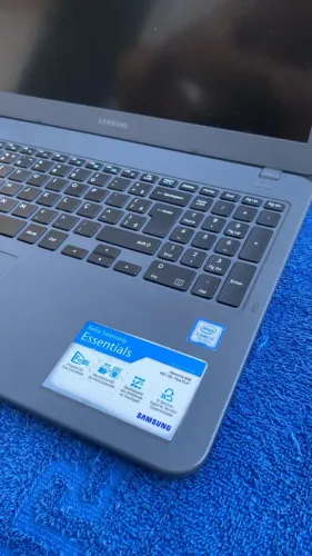 Notebook Samsung Essentials E30 Intel Core i3-7020U 4GB 1TB 15.6" Full HD Windows 10 Home