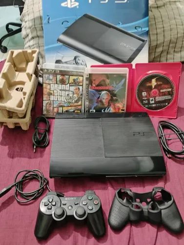 PS3 Super Slim 1TB + brindes