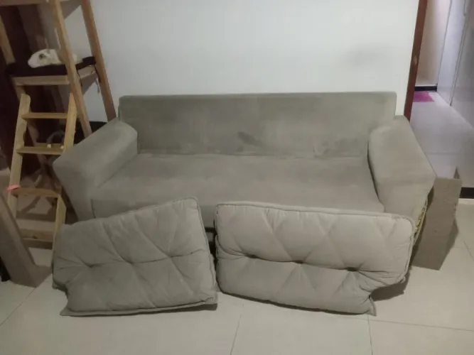 Sofá três lugares em ótimas condições!