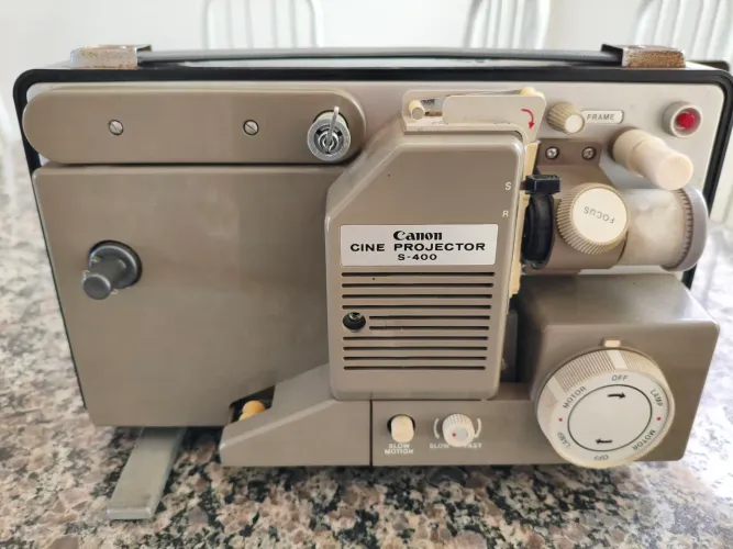Projetor Canon super 8.