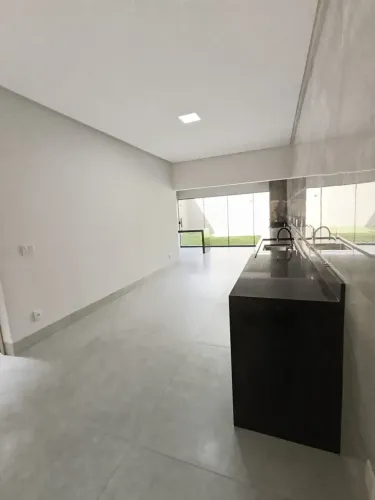CASA ALTO PADRÃO 3 SUÍTES PLENAS VARANDA GOURMET PORCELANATO ILUMINAÇÃO LED FINANCIA