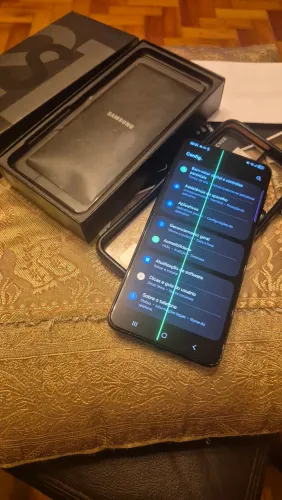 Samsung Galaxy S21 plus com listra na tela