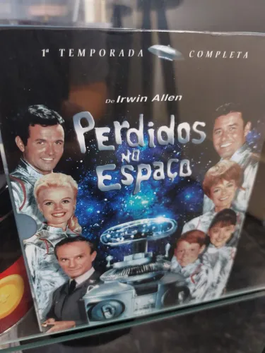 Vendo box DVD Perdidos no Espaço