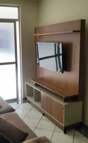 Rack com painel para TV até 65 polegadas