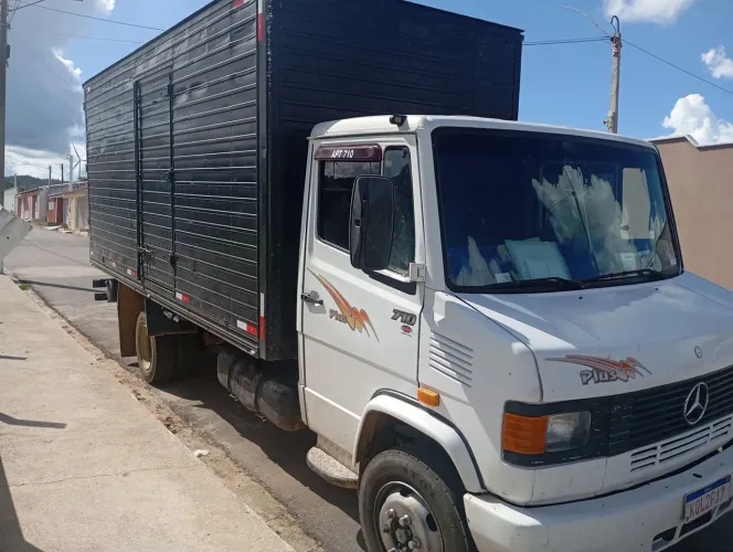 Vendo Mercedinha 710 ano1996 .valor 115 mil