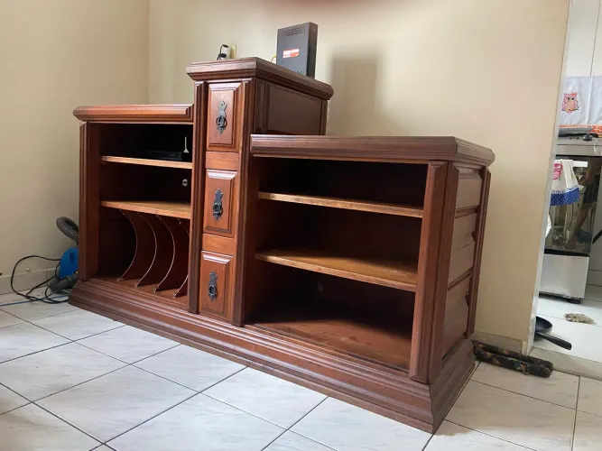 Móvel de design colonial - estante